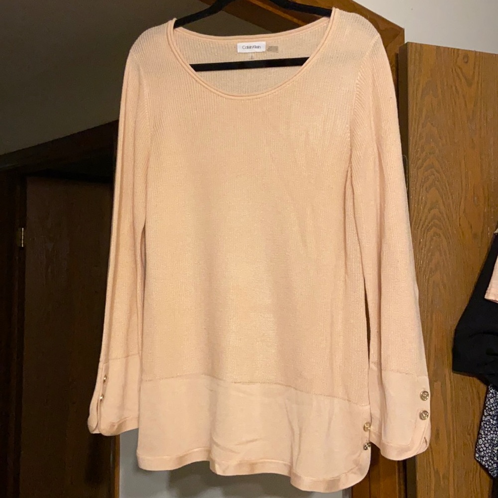 Lightweight sweater with button detail